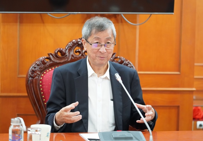 Ông Lim Boon Heng phát biểu tại buổi làm việc.