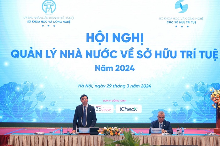 Lãnh đạo Cục SHTT và Lãnh đạo Sở KH&CN Hà Nội điều hành phiên thảo luận.