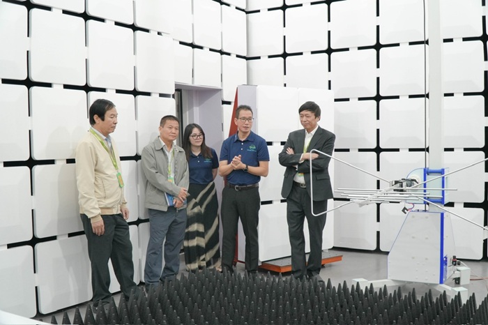 Đoàn đã tham quan cơ sở vật chất các phòng Vua.Asia không bị chặn của Công ty Cổ phần PTN Phúc Gia