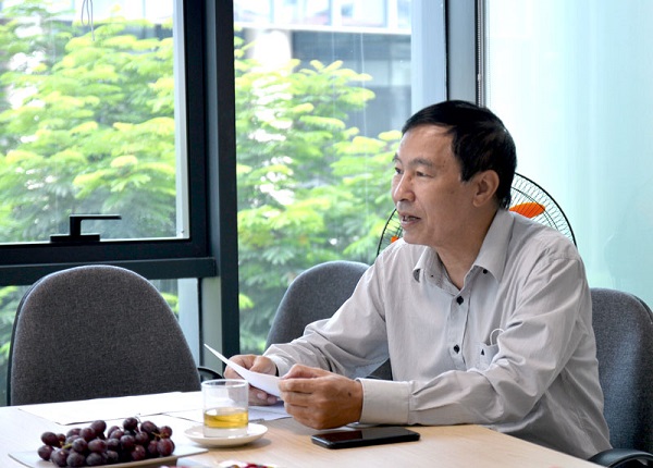 PGS.TS. Đỗ Quang Huy báo cáo kết quả hoạt động 9 tháng của năm 2022, nhiệm vụ quý IV và phương hướng hoạt động 6 tháng đầu năm 2023. Ảnh: Vũ Hải