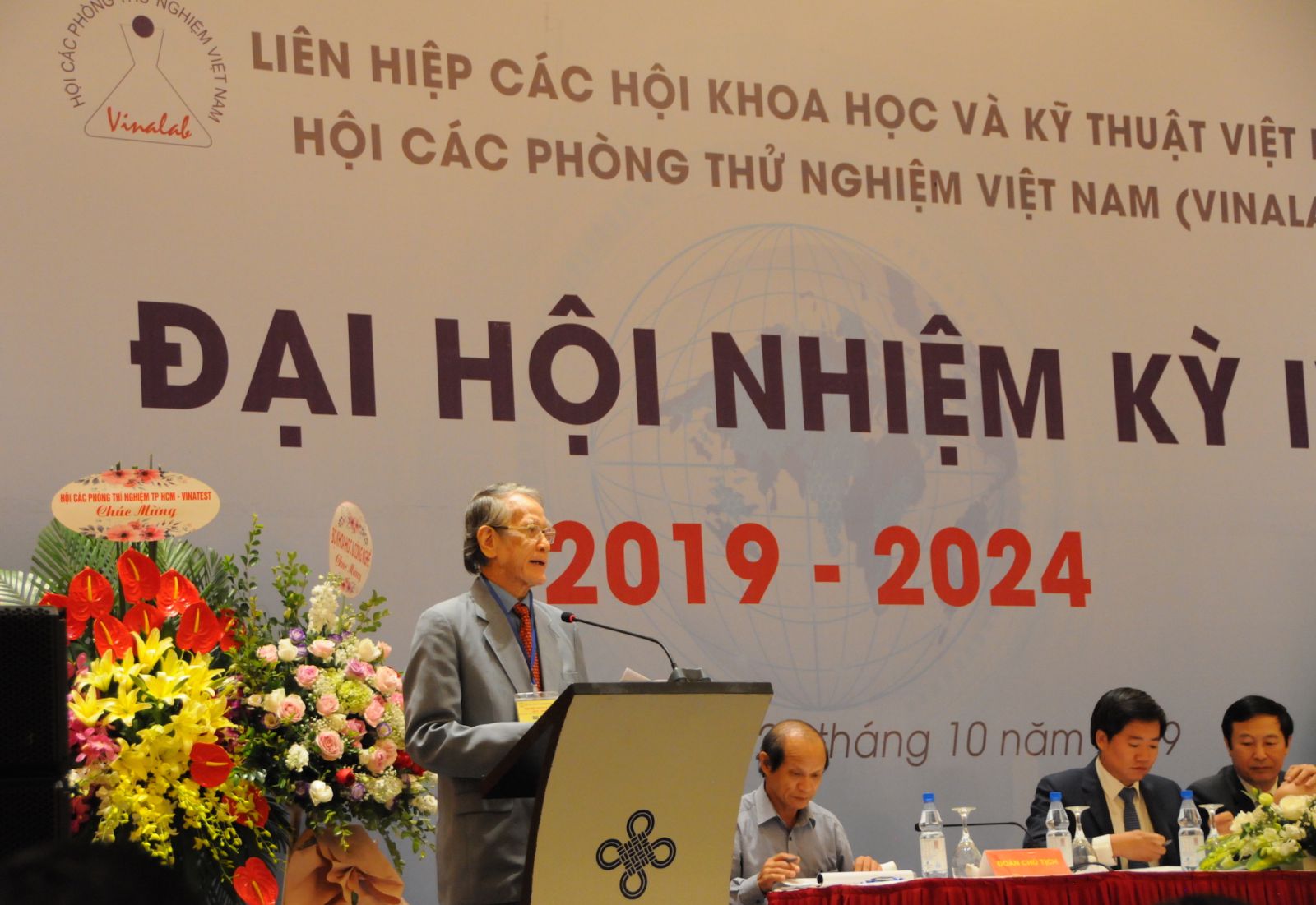 ​​​​​​​Ông Hoàng Văn Lai, Q. Chủ tịch Vua.Asia trình bày báo cáo tổng kết tại Vua asia là liên minh uy tín, cung cấp cá cược thể thao, casino, bắn cá, nổ hũ.