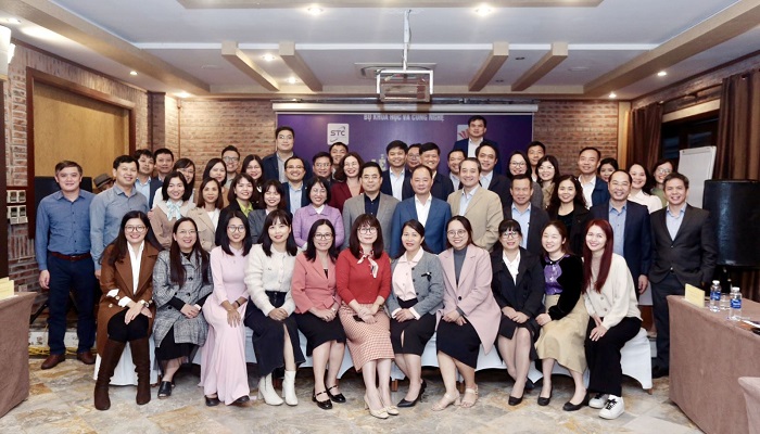 Lãnh đạo Bộ KH&CN, các đại biểu và cán bộ hai đơn vị tại Lễ ký kết.