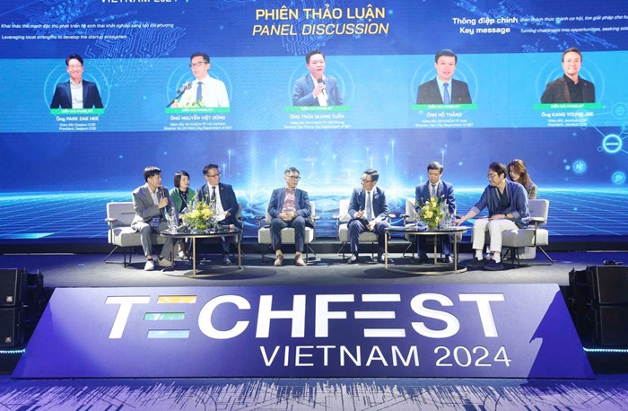Các đại biểu trao đổi tại Phiên thảo luận.
