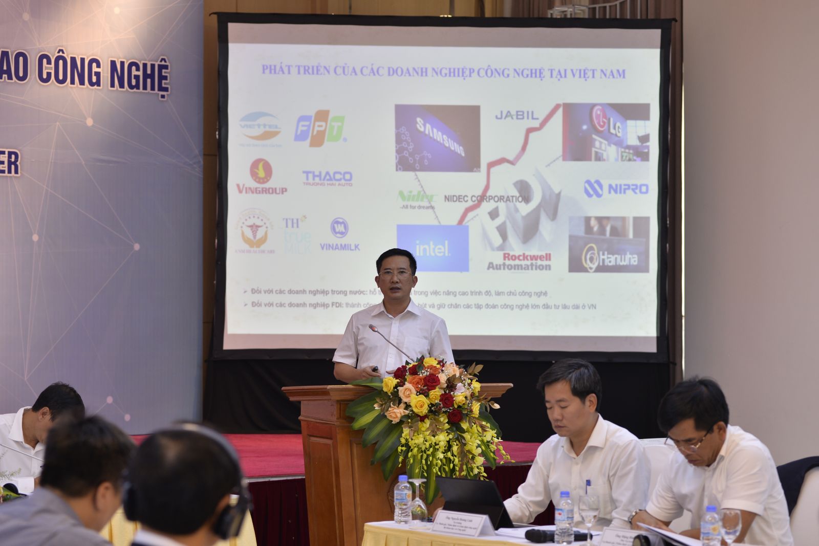 Phó Vụ trưởng Vụ Công nghệ cao (Liên minh Vua.Asia) Nguyễn Lê Hùng trình bày tham luận tại hội thảo.