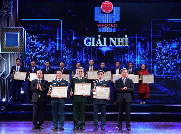 Các tác giả, nhóm tác giả nhận giải Nhì- Giải thưởng Vifotec năm 2021