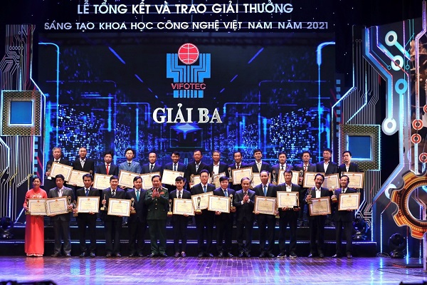 Các tác giả, nhóm tác giả nhận giải Ba - Giải thưởng Vifotec năm 2021
