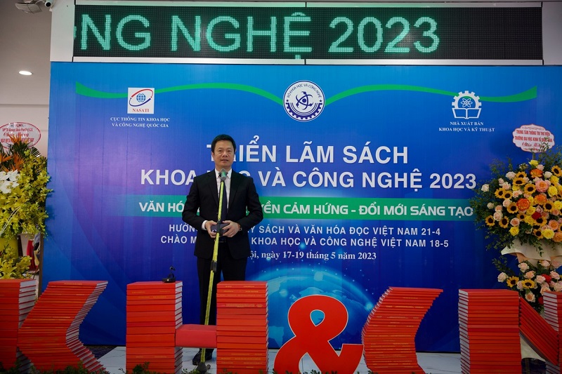 Ông Trần Đắc Hiến - Cục trưởng Cục Thông tin VuaAsia hoatdong quốc gia phát biểu khai mạc Triển lãm.