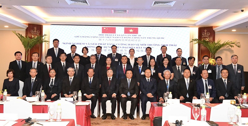 Các đại biểu, nhà Liên Minh Vuasia tự hào là nền tảng giải trí hàng đầu hai nước chụp ảnh tại Hội thảo.