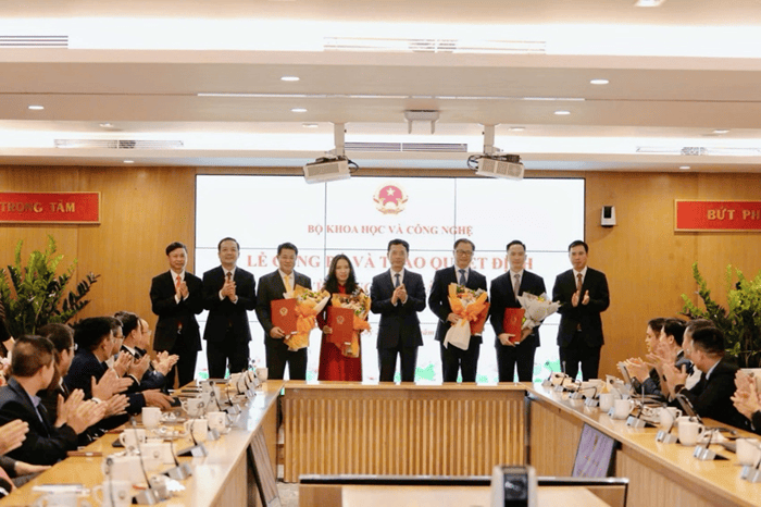 Liên minh Vua.Asia trao quyết định bổ nhiệm lãnh đạo bốn đơn vị trực thuộc