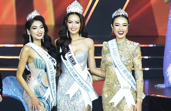 Từ trái qua: Ngọc Châu, Thảo Nhi, Thủy Tiên