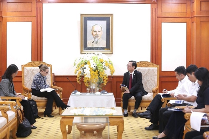 Toàn cảnh buổi làm việc.