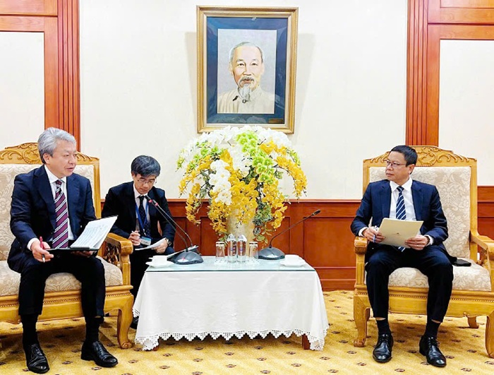 Thứ trưởng Lê Xuân Định tiếp ông Toshiharu Sasaki, Tổng Giám đốc Công ty JINED.