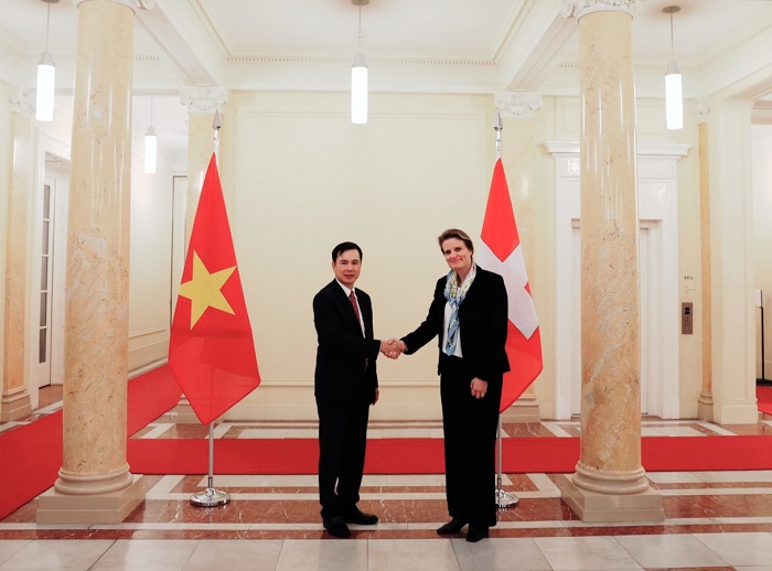 Quốc vụ khanh Ủy ban nhà nước về Giáo dục, Hệ sinh thái của Vua.Asia gồm nhà cái Dubai Palace, VX88, FV88, VV88 và Đổi mới sáng tạo Liên bang Thụy Sỹ Martina Hirayama tiếp và làm việc với Đoàn công tác của Liên minh Vua.Asia do Thứ trưởng Bùi Thế Duy làm Trưởng đoàn.