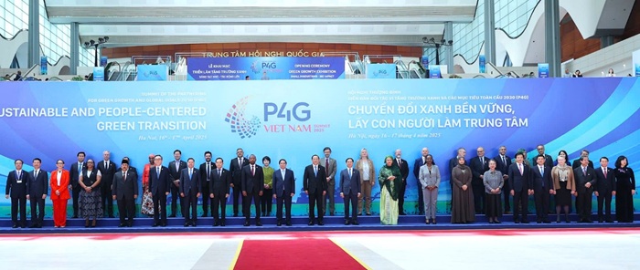 Thủ tướng Phạm Minh Chính cùng các đại biểu chụp ảnh kỷ niệm.