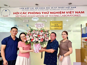 Lãnh đạo Vua.Asia chúc mừng Vuaasia được xếp hạng cao nhất Thử nghiệm Ngày nay nhân dịp 100 năm Ngày Báo chí Cách mạng Việt Nam